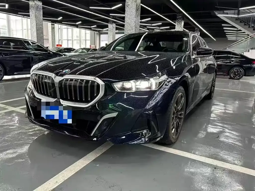 BMW 5 Series — фото 1
