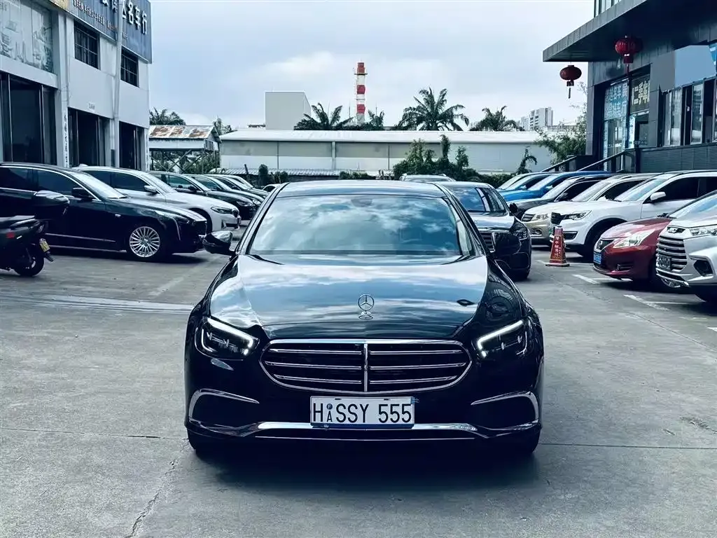 Mercedes-Benz E-Class — фото 1