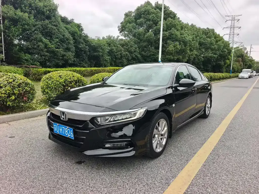 Honda Accord — фото 1