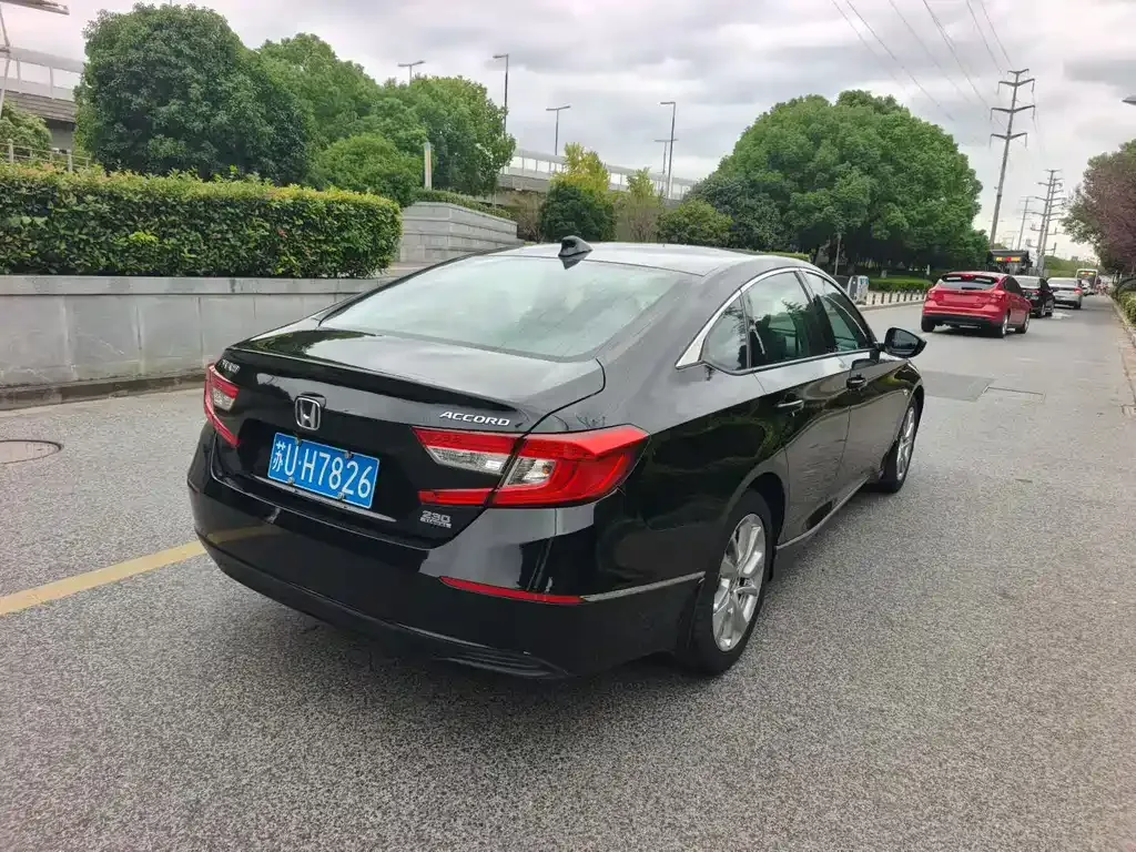 Honda Accord — фото 8