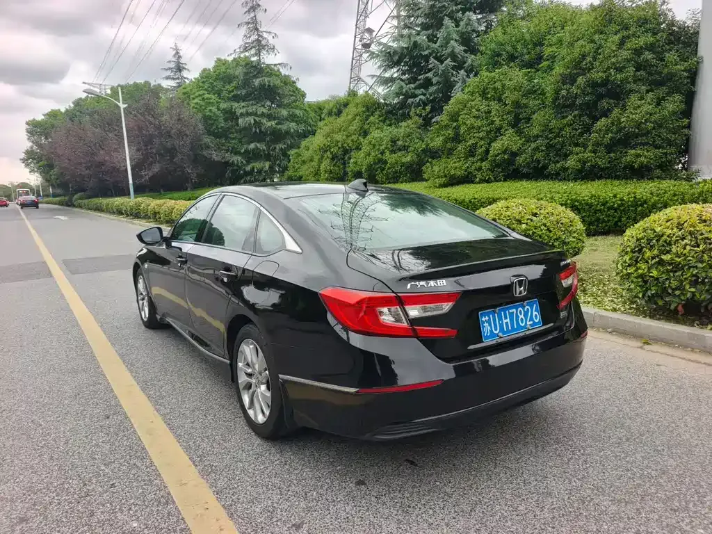 Honda Accord — фото 9