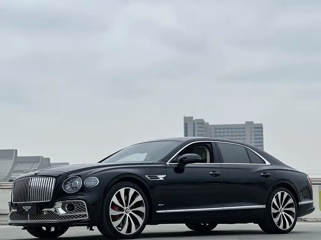 Bentley Flying Spur — фото 1