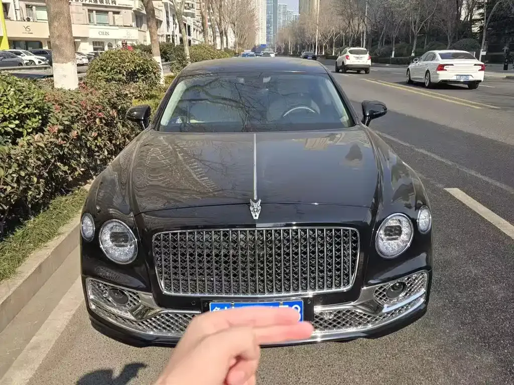 Bentley Flying Spur — фото 9