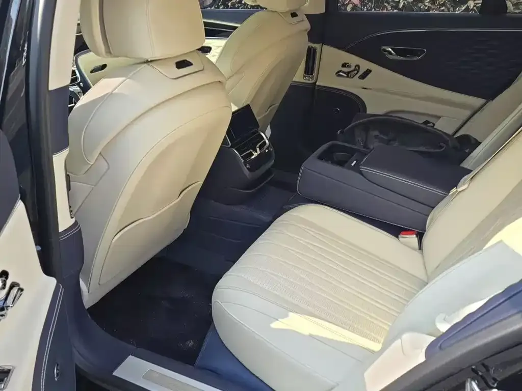 Bentley Flying Spur — фото 5