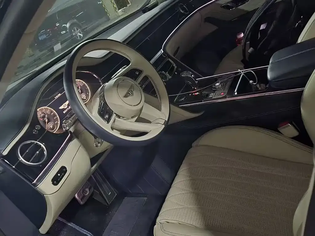 Bentley Flying Spur — фото 6
