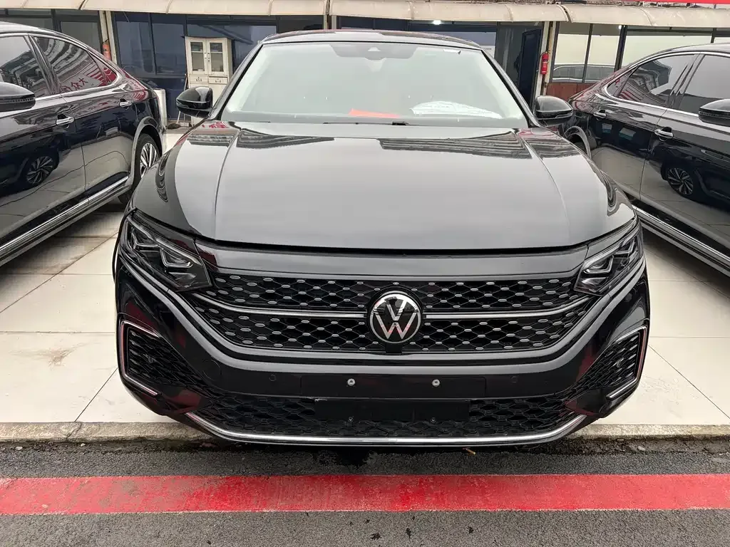 Volkswagen Passat 2022 из CN, фото 2
