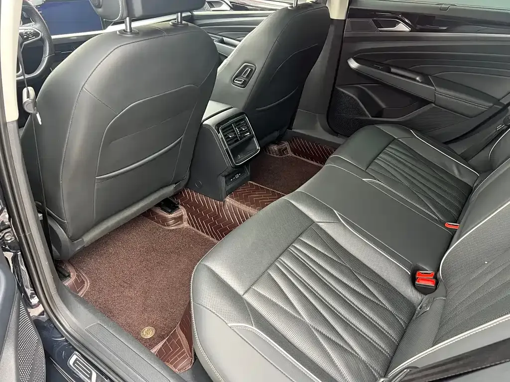 Volkswagen Passat 2022 из CN, фото 9