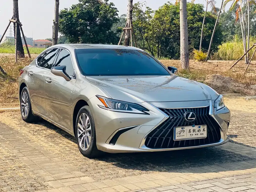 Lexus ES — фото 8