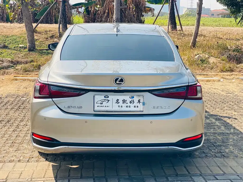 Lexus ES — фото 9
