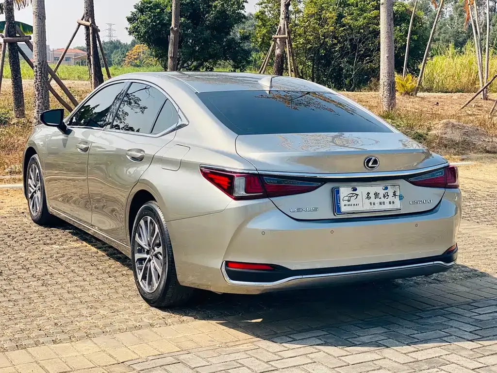 Lexus ES — фото 7