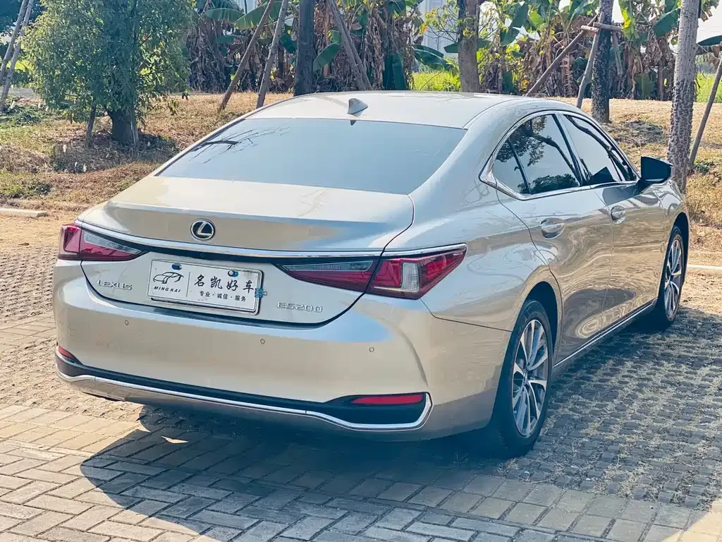 Lexus ES — фото 5