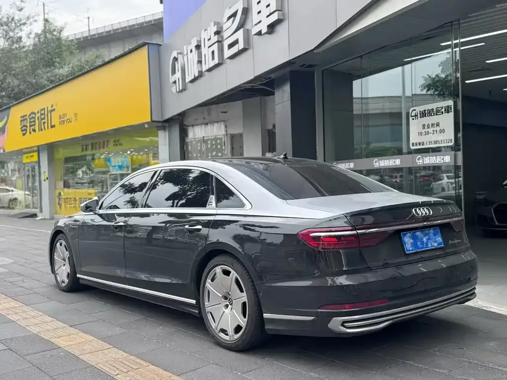 Audi A8 — фото 6
