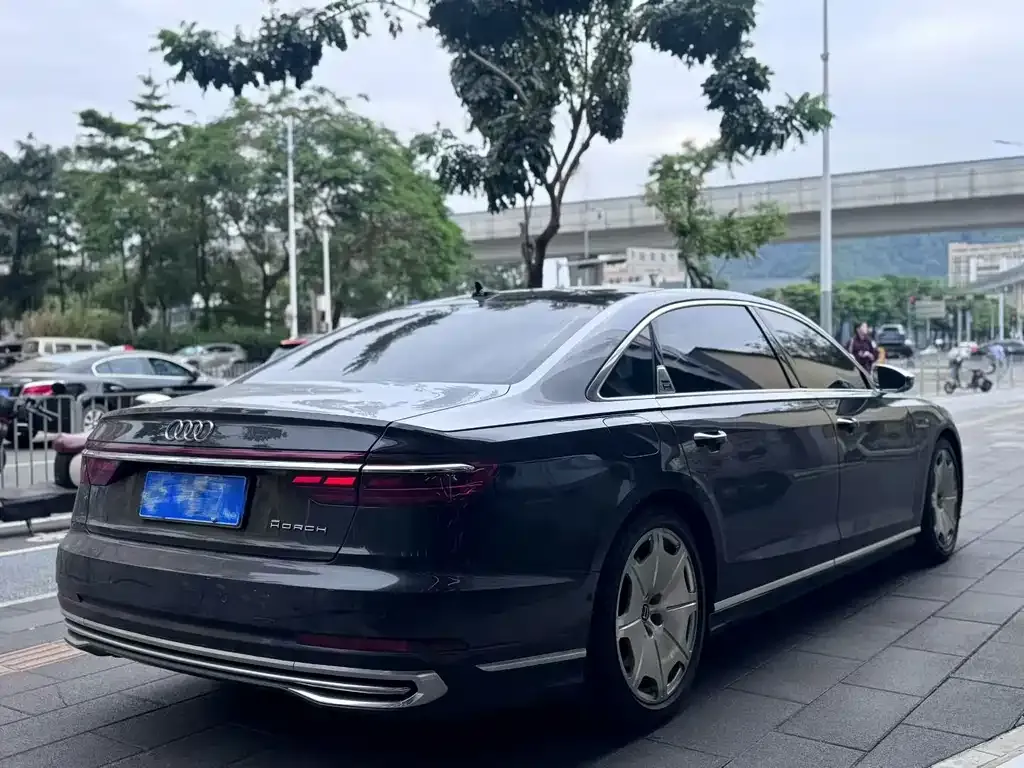 Audi A8 — фото 9