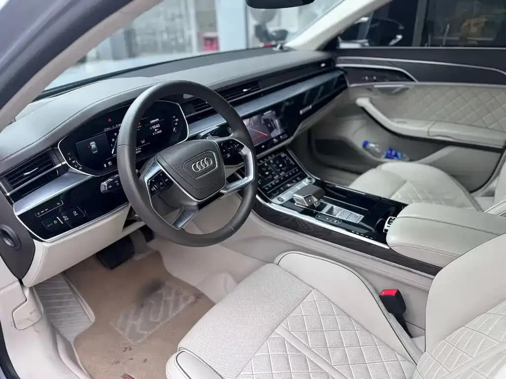 Audi A8 — фото 7