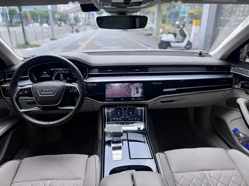 Audi A8 — фото 5