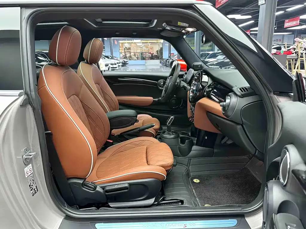 MINI Cooper (3-door) 2024 из CN, фото 9