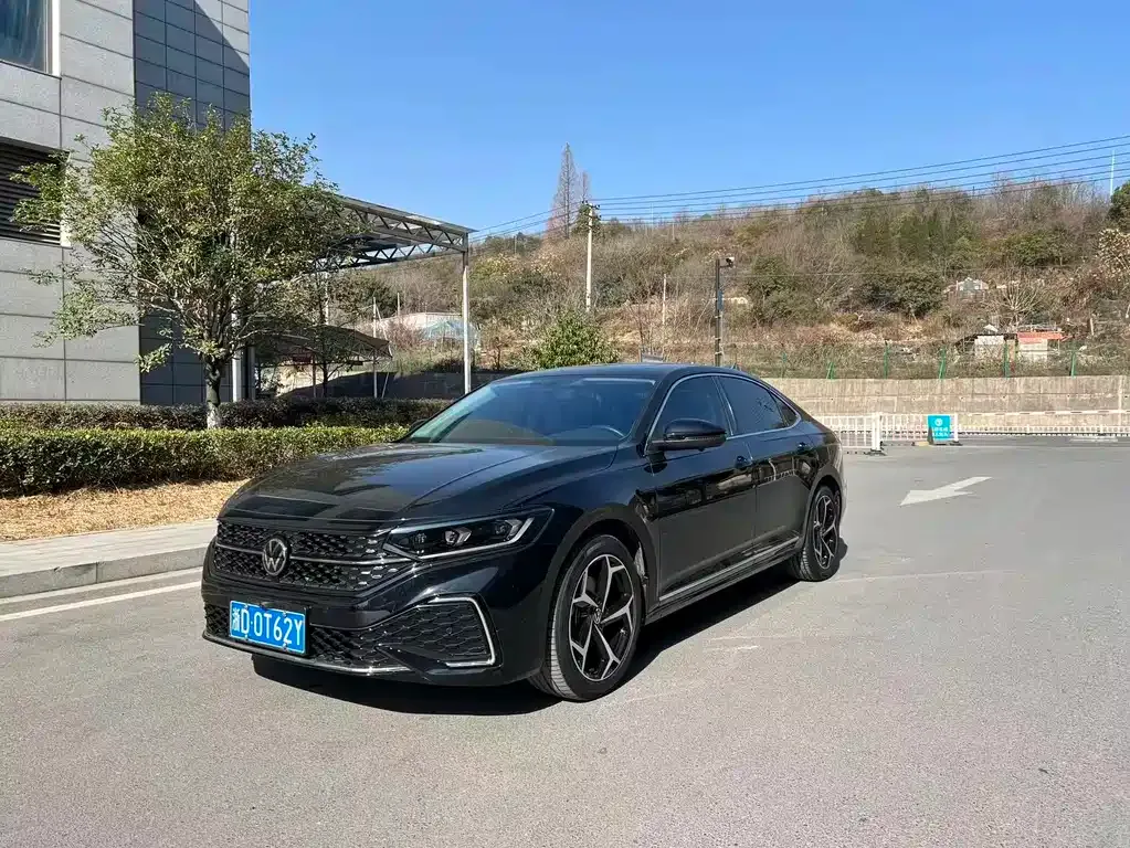 Volkswagen Passat 2023 из CN, фото 1
