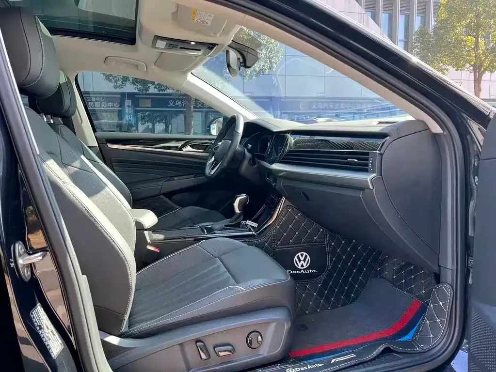 Volkswagen Passat 2023 из CN, фото 8