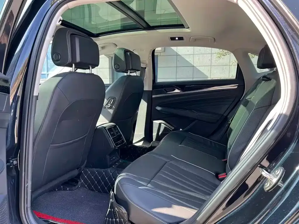 Volkswagen Passat 2023 из CN, фото 6