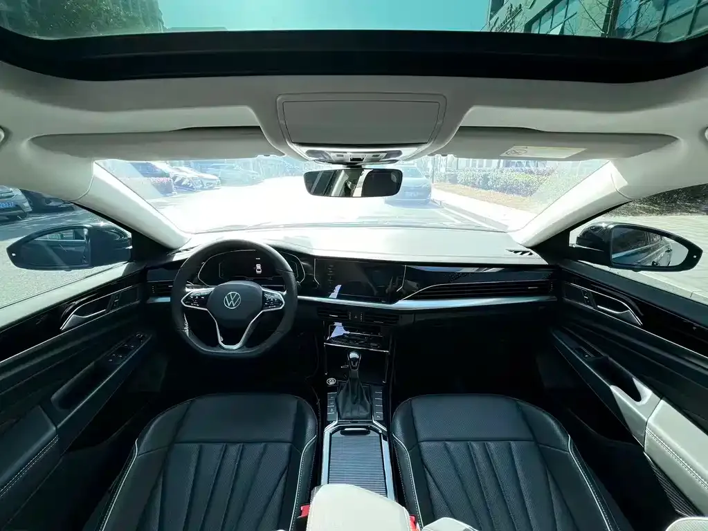 Volkswagen Passat 2023 из CN, фото 9