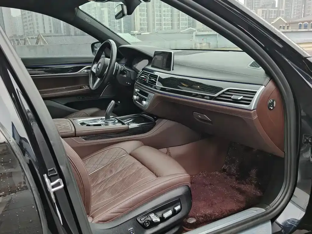 BMW 7 Series 2022 из CN, фото 7