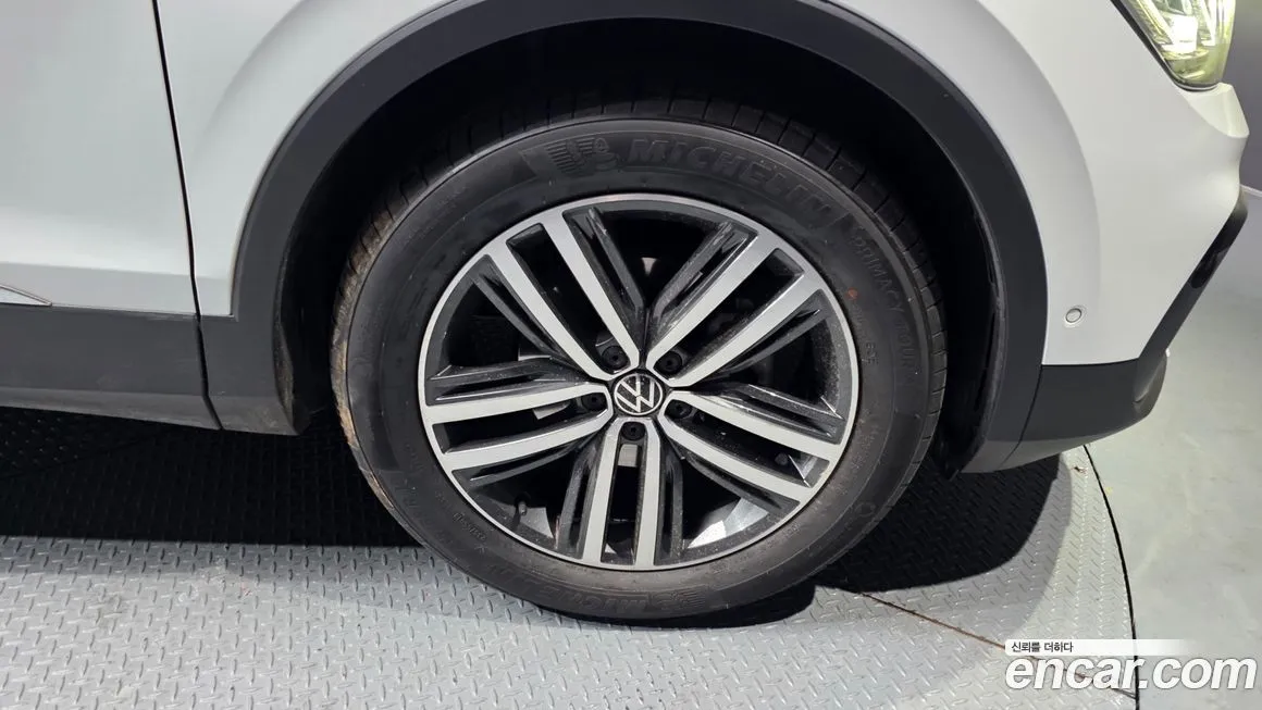 Volkswagen Tiguan — фото 6