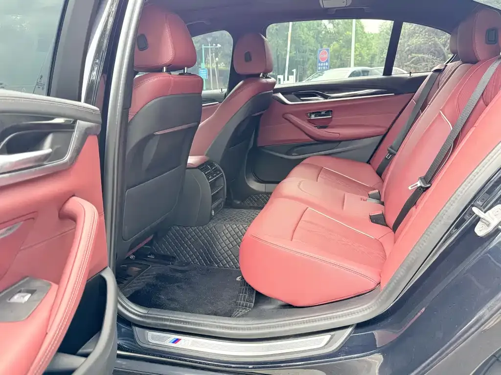 BMW 5 Series 2023 из CN, фото 3