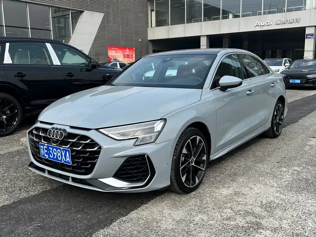 Audi A3 — фото 1