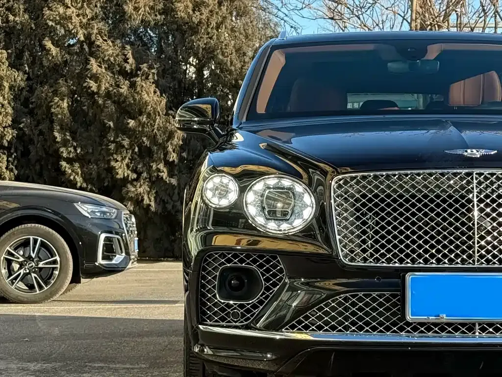 Bentley Bentayga 2022 из CN, фото 7
