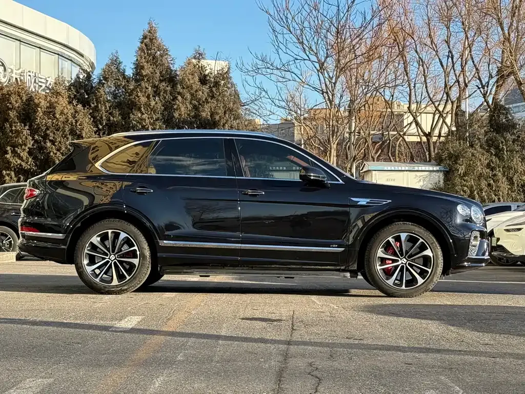 Bentley Bentayga 2022 из CN, фото 10