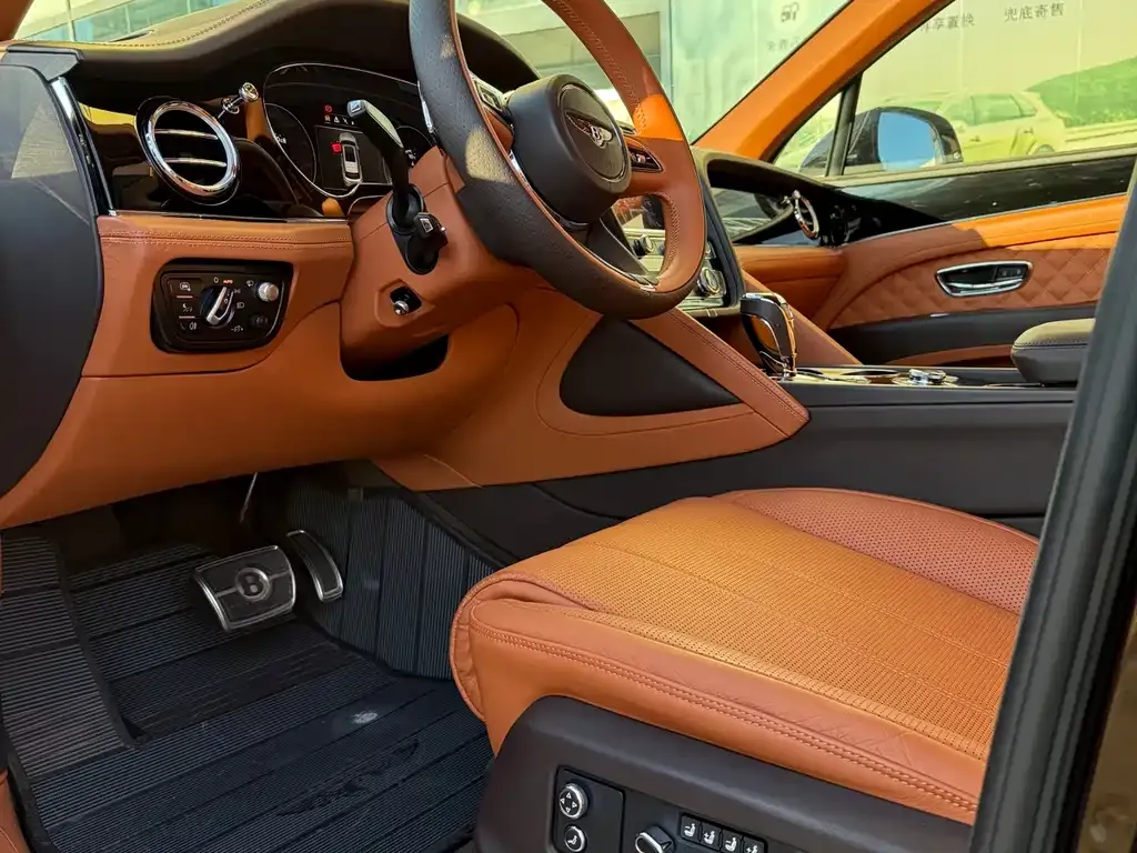 Bentley Bentayga 2022 из CN, фото 4