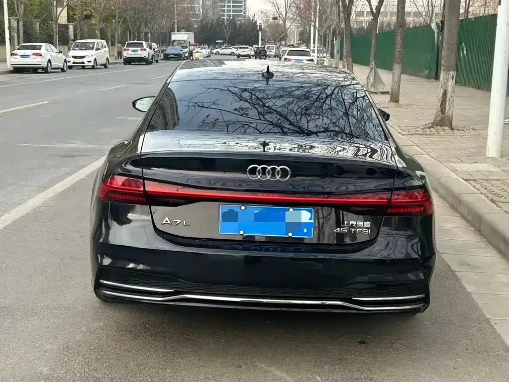 Audi A7L — фото 6