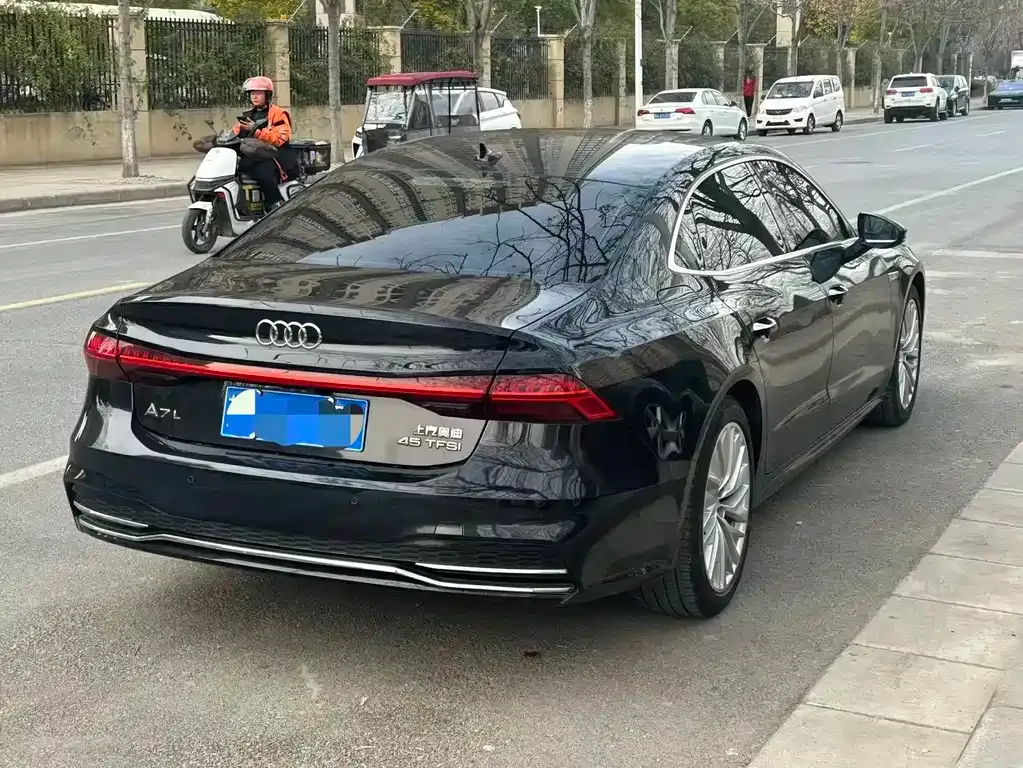 Audi A7L — фото 5