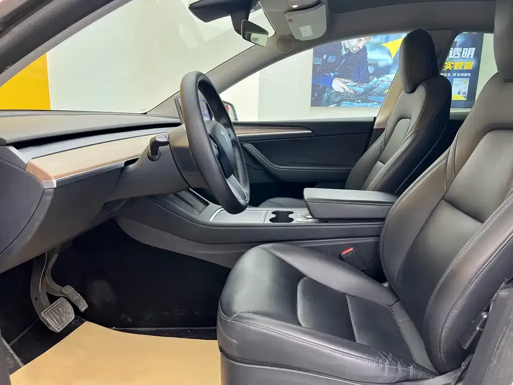 Tesla Model Y — фото 2