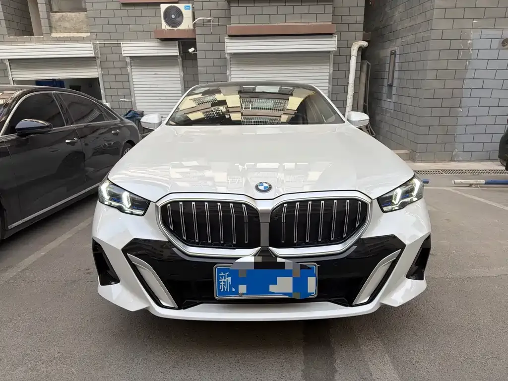 BMW 5 Series 2024 из CN, фото 6