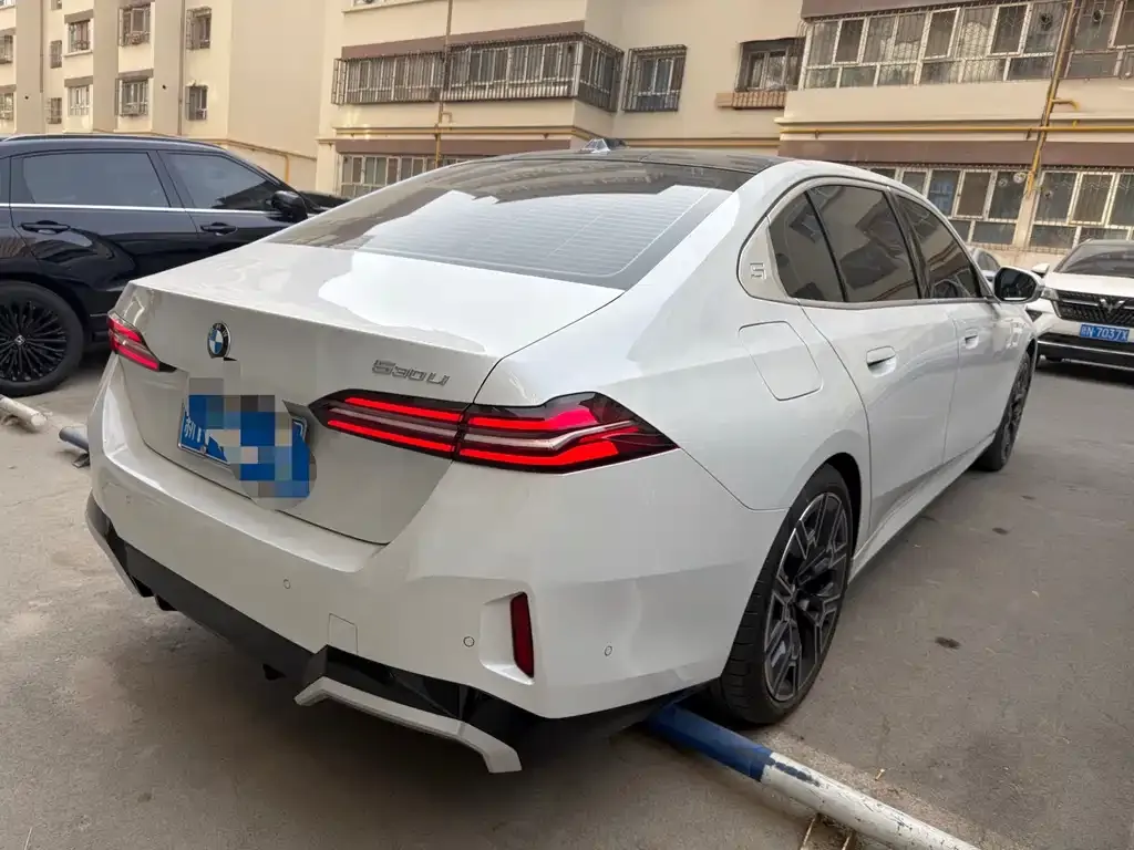 BMW 5 Series 2024 из CN, фото 5