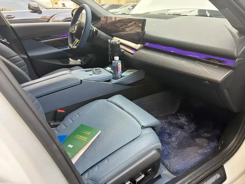 BMW 5 Series 2024 из CN, фото 10