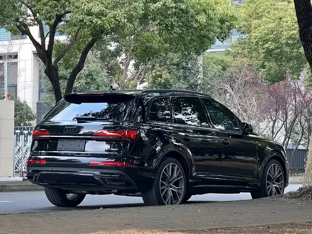 Audi Q7 2023 из CN, фото 4
