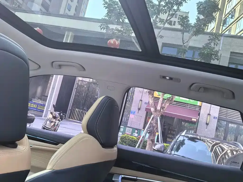 Geely Boyue L 2023 из CN, фото 2