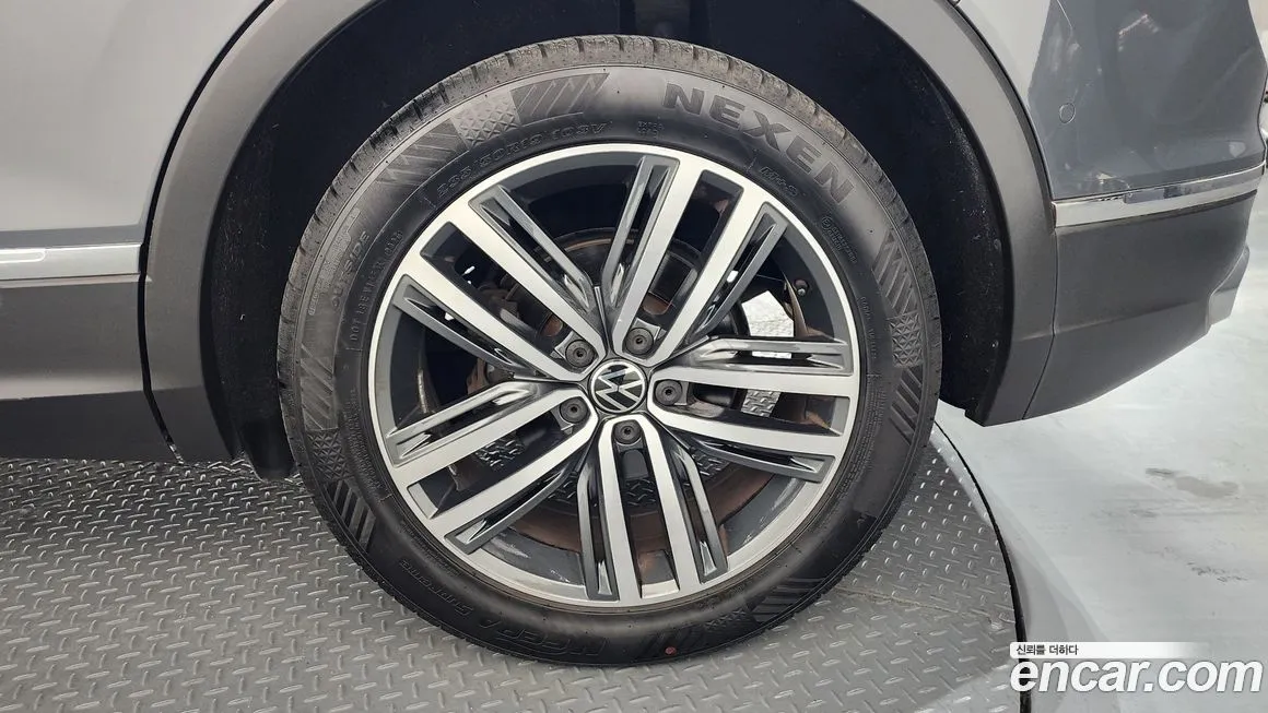 Volkswagen Tiguan — фото 6
