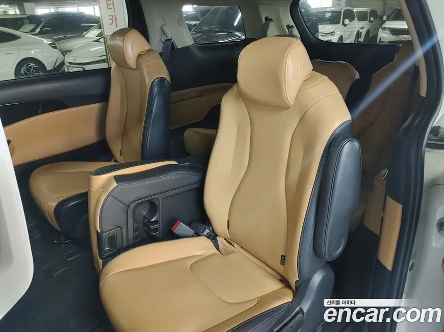 Kia Carnival — фото 9