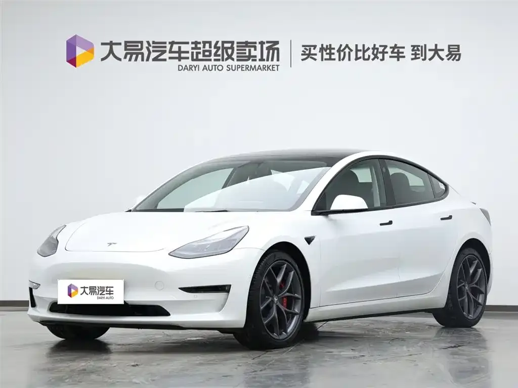Tesla Model 3 — фото 1
