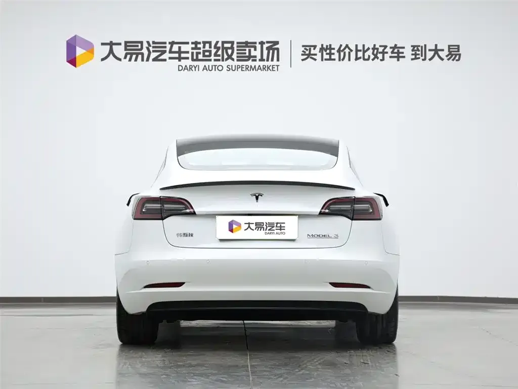Tesla Model 3 — фото 2