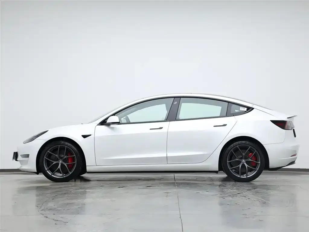 Tesla Model 3 — фото 5