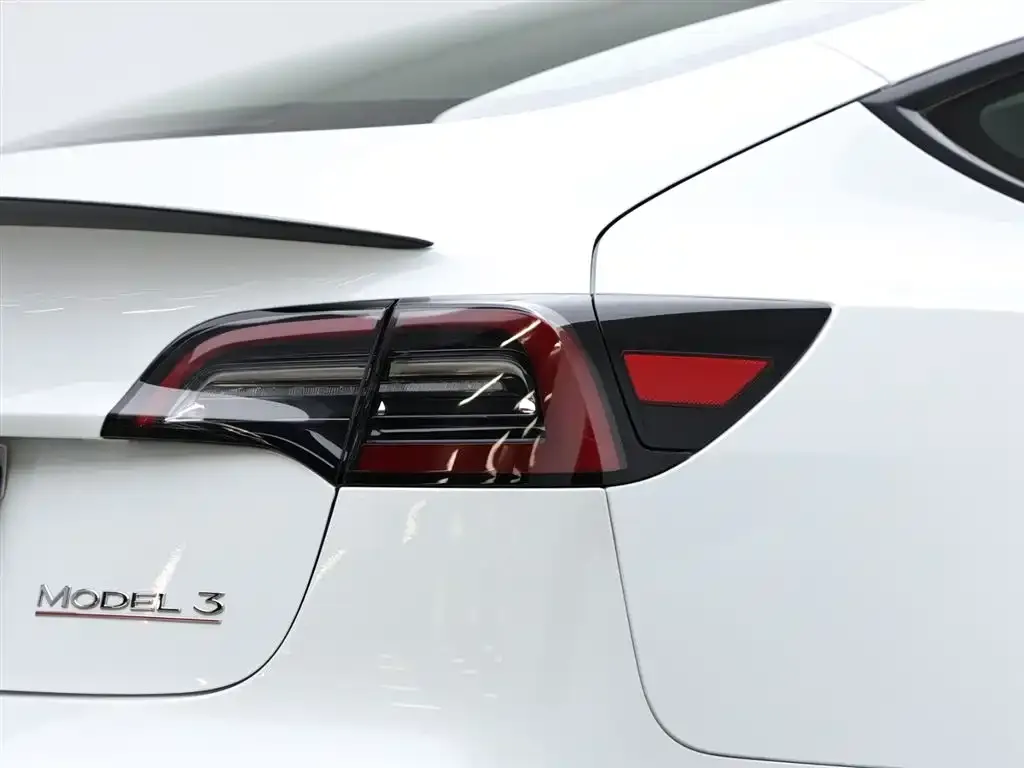 Tesla Model 3 — фото 3