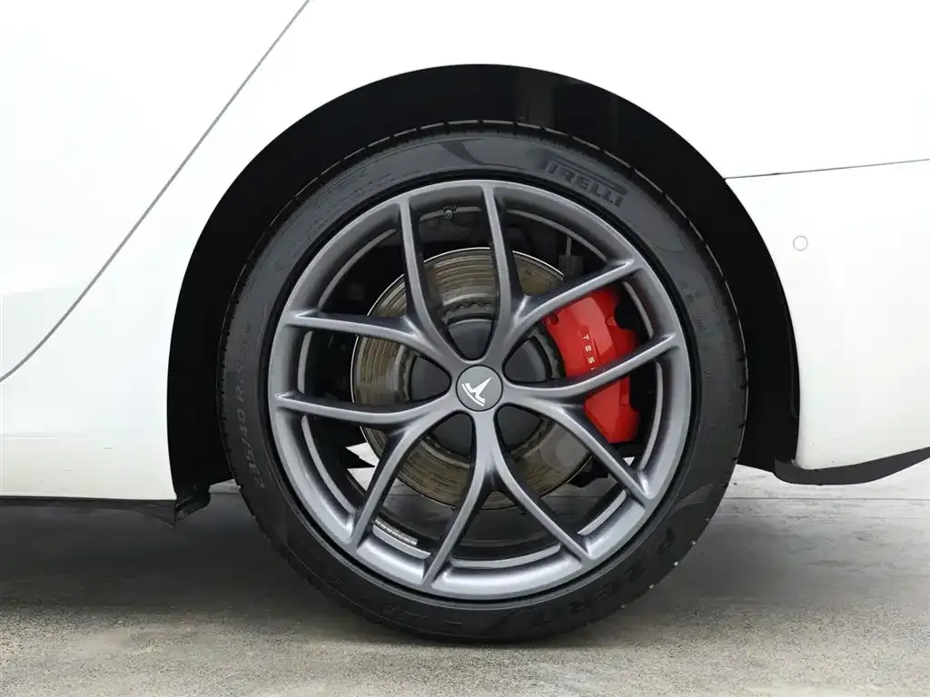 Tesla Model 3 — фото 10