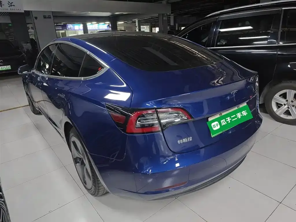 Tesla Model 3 — фото 4