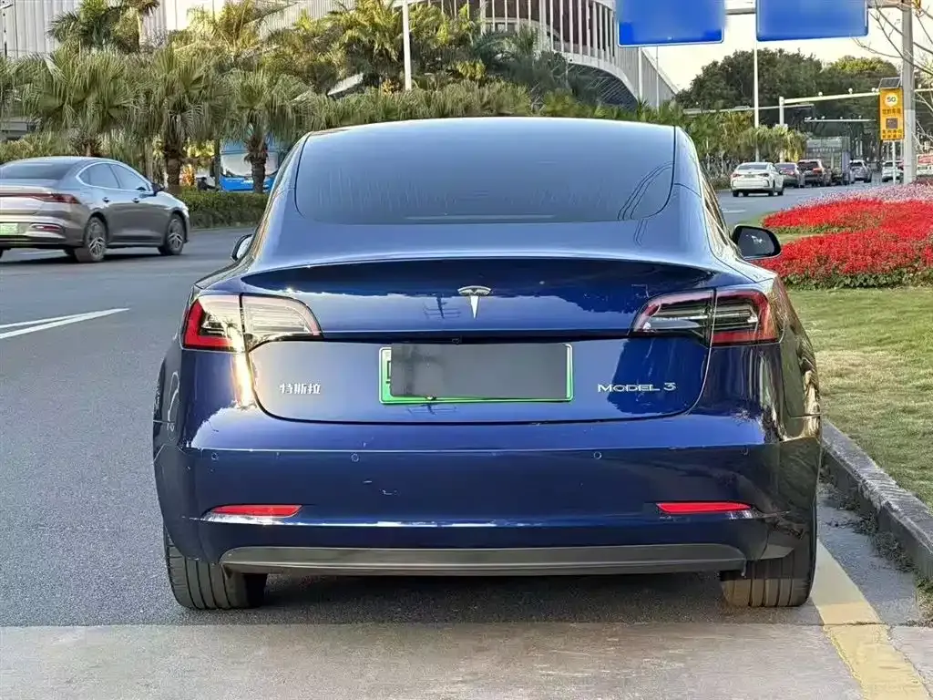 Tesla Model 3 — фото 7
