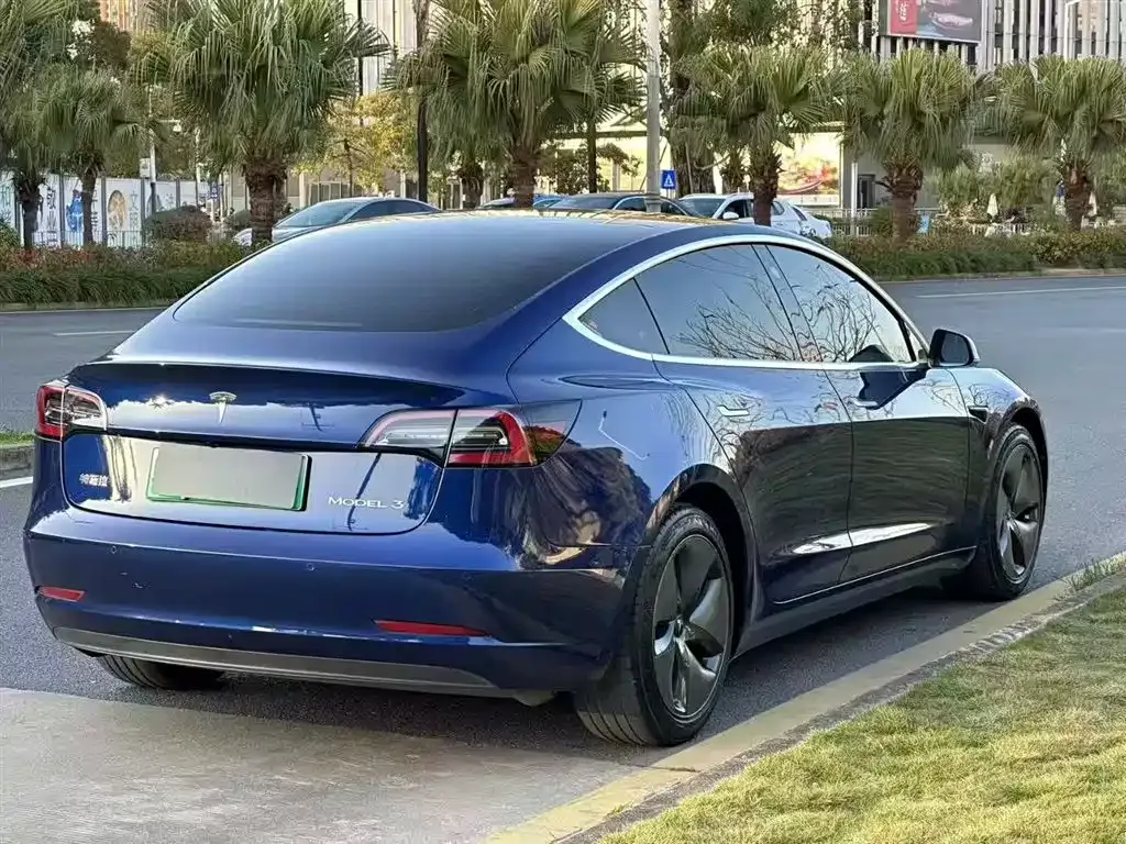 Tesla Model 3 — фото 9
