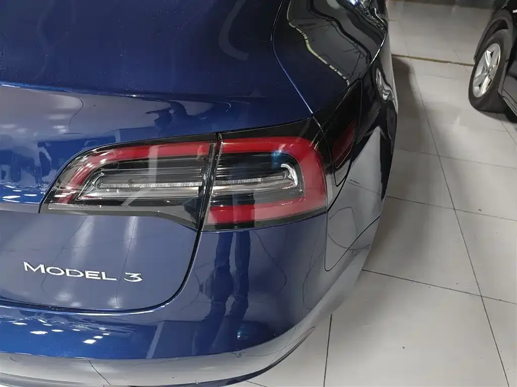 Tesla Model 3 — фото 3